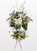 白と緑の花　スタンド花 2段　26,250円（税込み）　送料無料