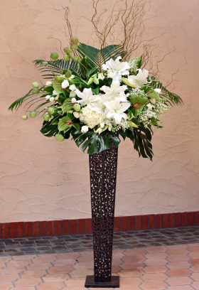 白と緑の花のお洒落れスタンド　21,000円（税込み）　送料無料